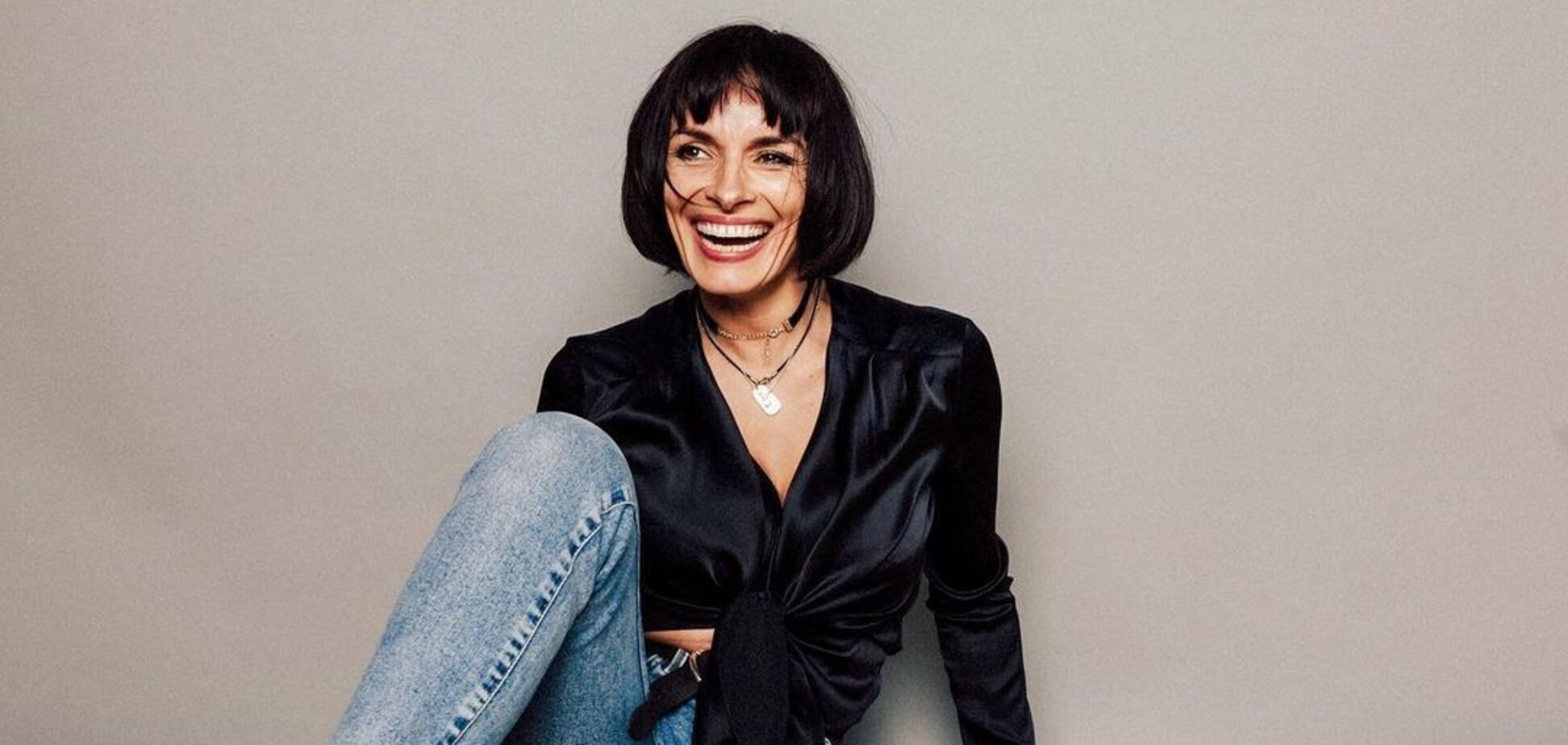 Мейхер блиснула глибоким декольте в обтислій сукні. Фото