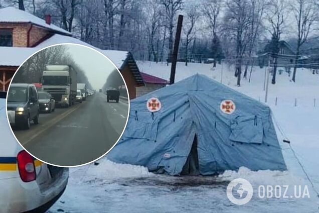 На 'красной' Ивано-Франковщине показали огромную пробку перед блокпостом. Видео