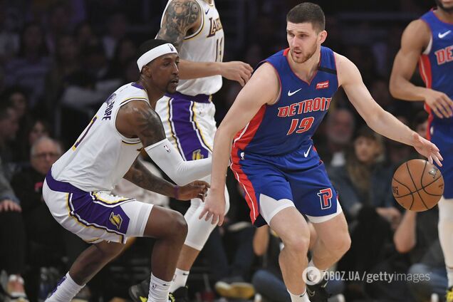 Святослав Михайлюк с мячом