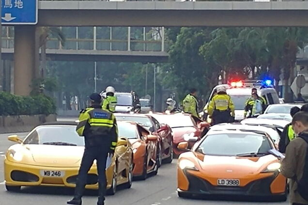 Полиция Гонконга устроила облаву на суперкары