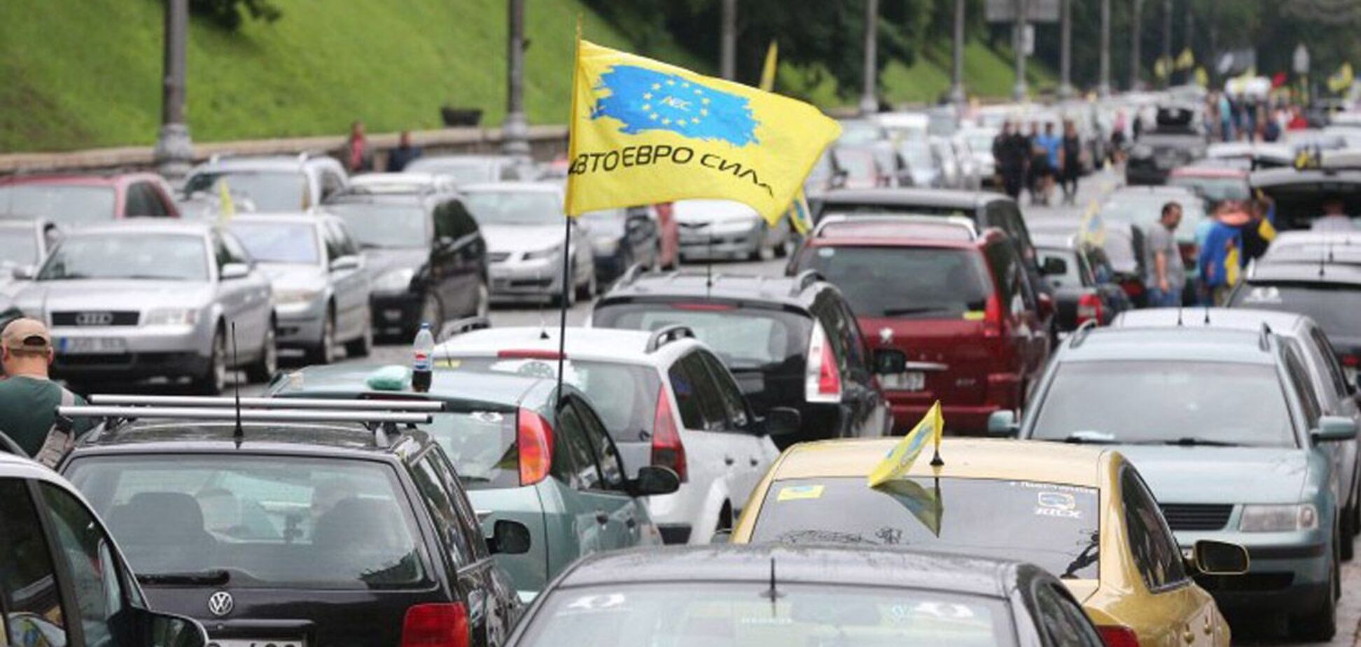 Аферисти 'знімають з обліку' авто на єврономерах: як не стати жертвою шахраїв