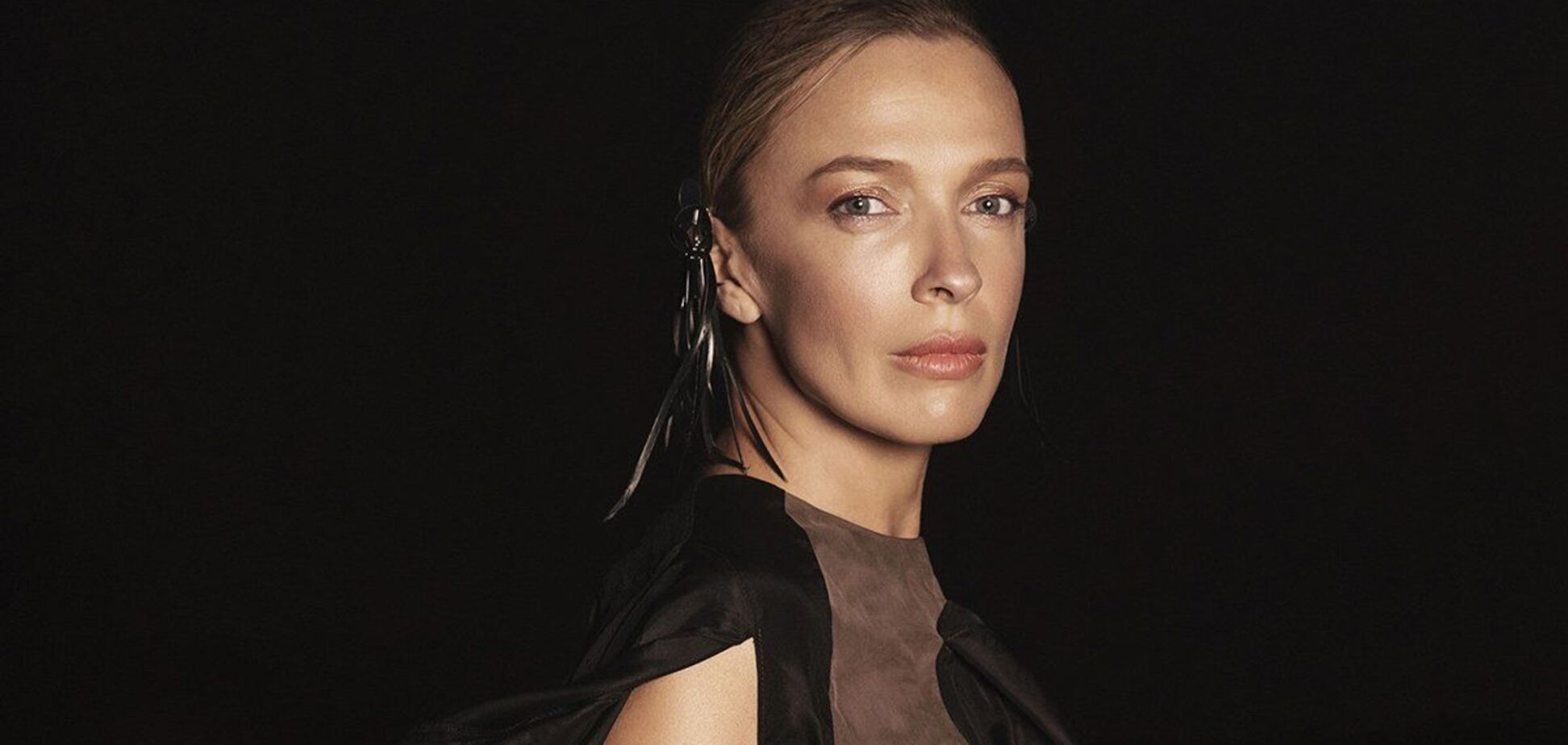 Василиса Фролова показала красивый образ