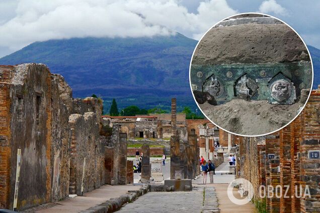 В Помпеи нашли древнюю колесницу с эротическим декором. Фото