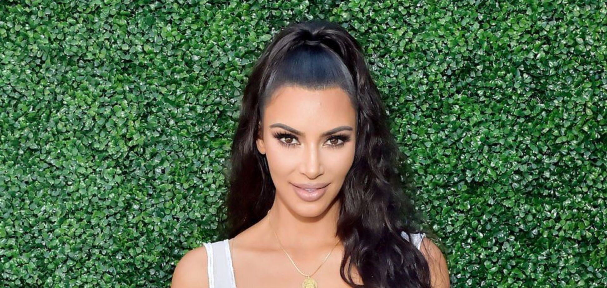 Ким Кардашян полностью оголилась на камеру. Фото