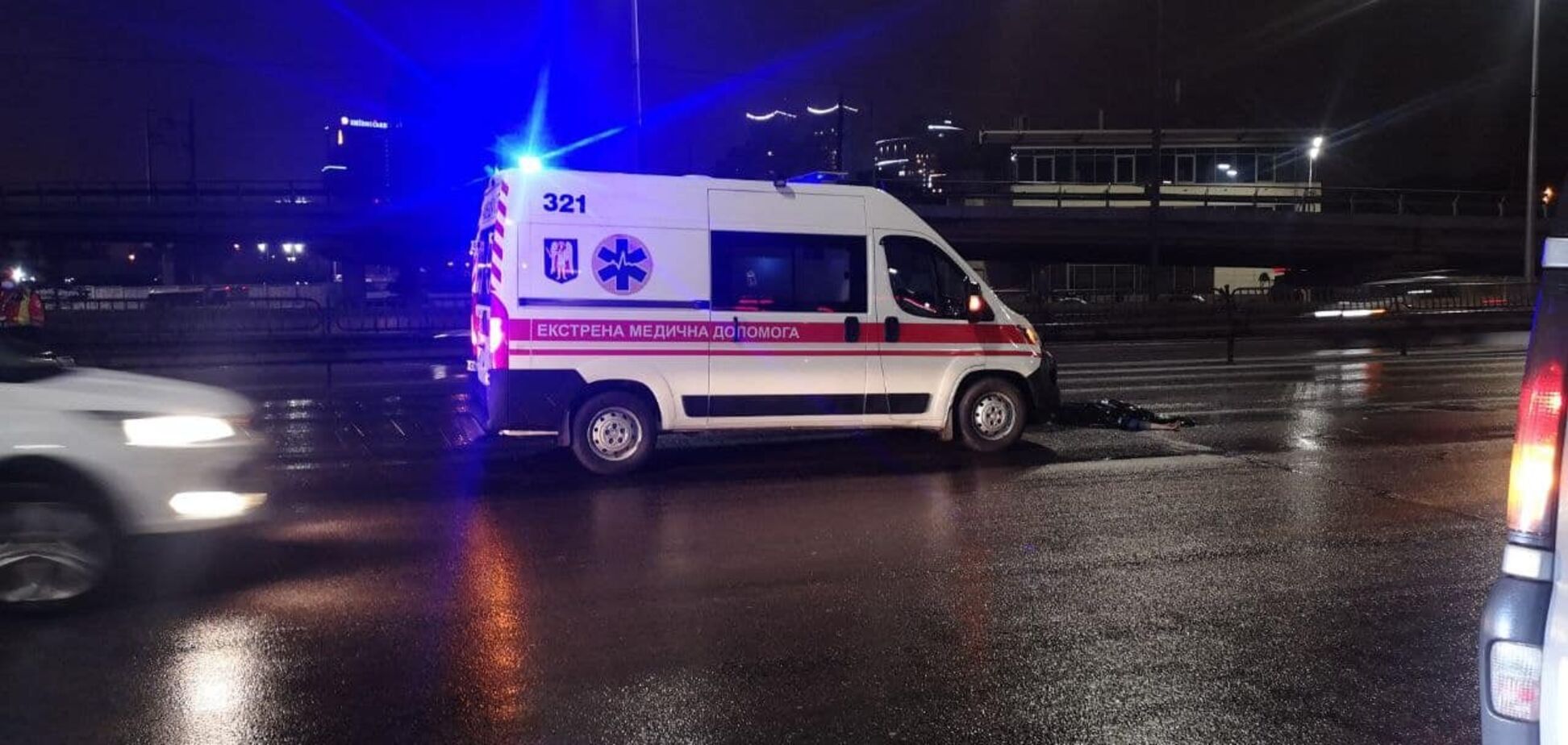 Мужчина перебегал Надднепрянское шоссе в неположенном месте