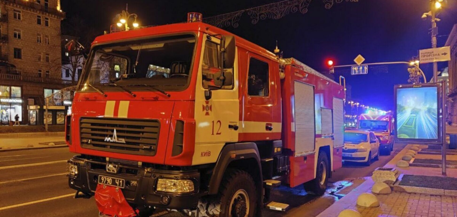 В Киеве горел один из рынков, на месте работали пожарные