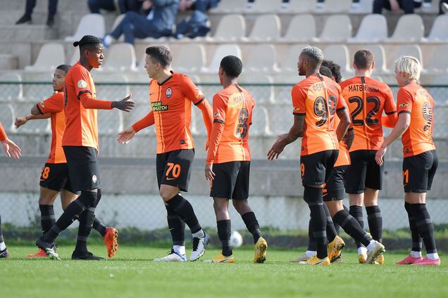 Игроки 'Шахтера' празднуют гол