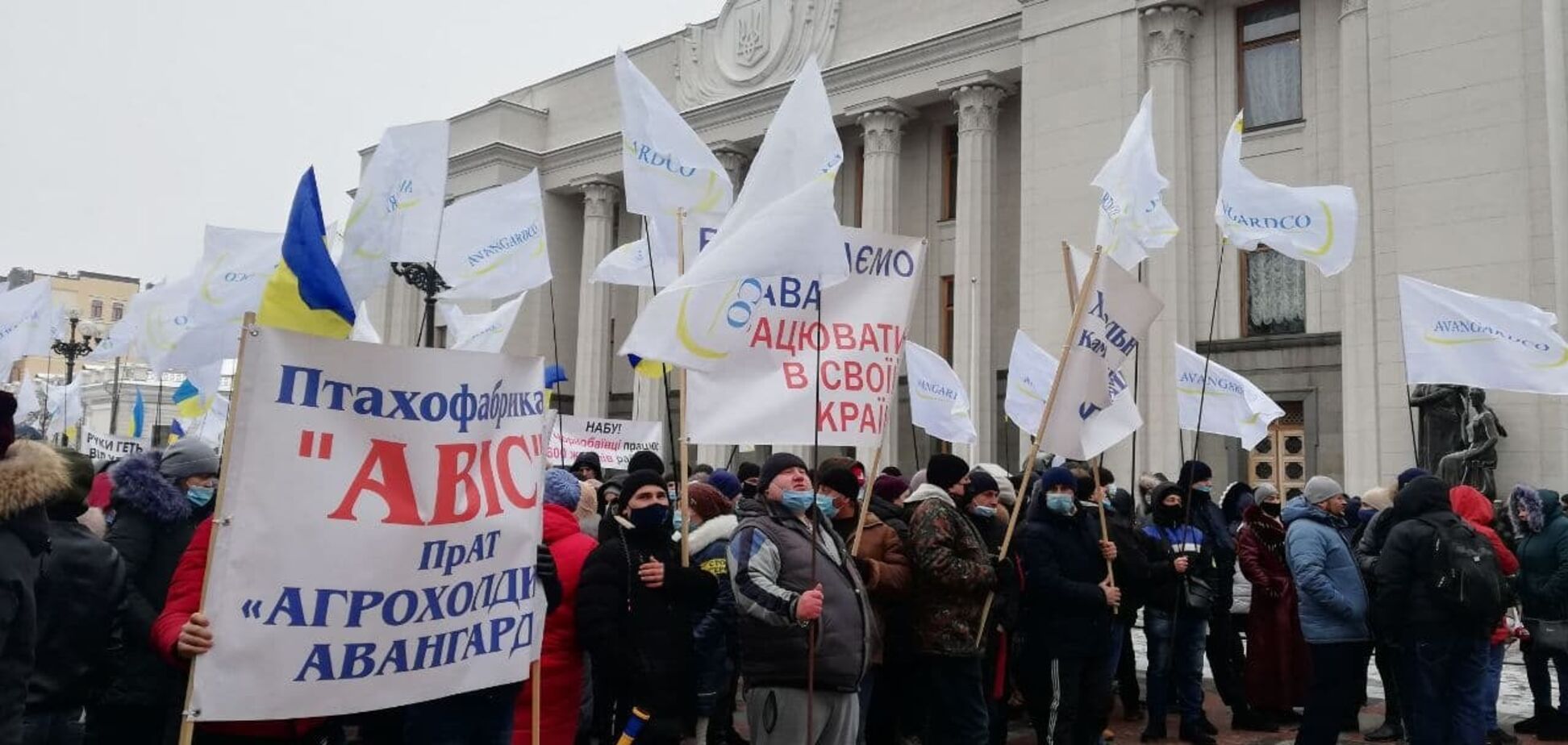 В правительственном квартале столицы проходят массовые акции протеста против действий директора НАБУ Артема Сытника