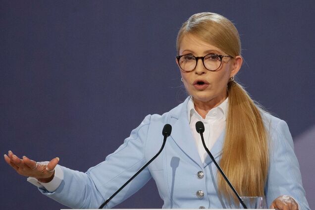 Тимошенко пришла в Раду в строгом наряде. Фото