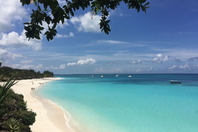 Настя из Уханя показала, как выглядят трущобы Занзибара. Видео