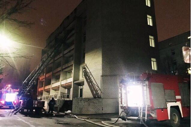 Сотруднику горевшей больницы в Запорожье сообщили о подозрении