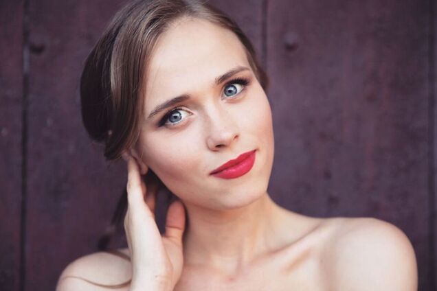 Анна Кошмал позировала в мини-платье