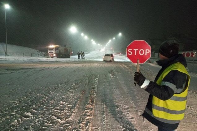 В Україні обмежили рух на дорогах: список трас