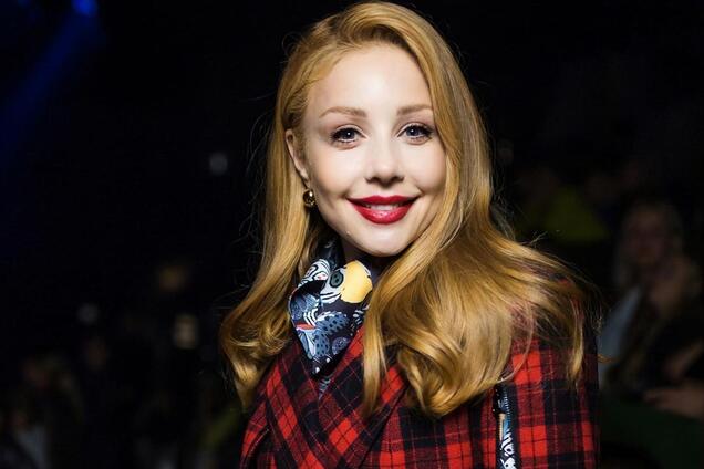 Кароль в пикантном наряде анонсировала премьеру новой песни. Видео