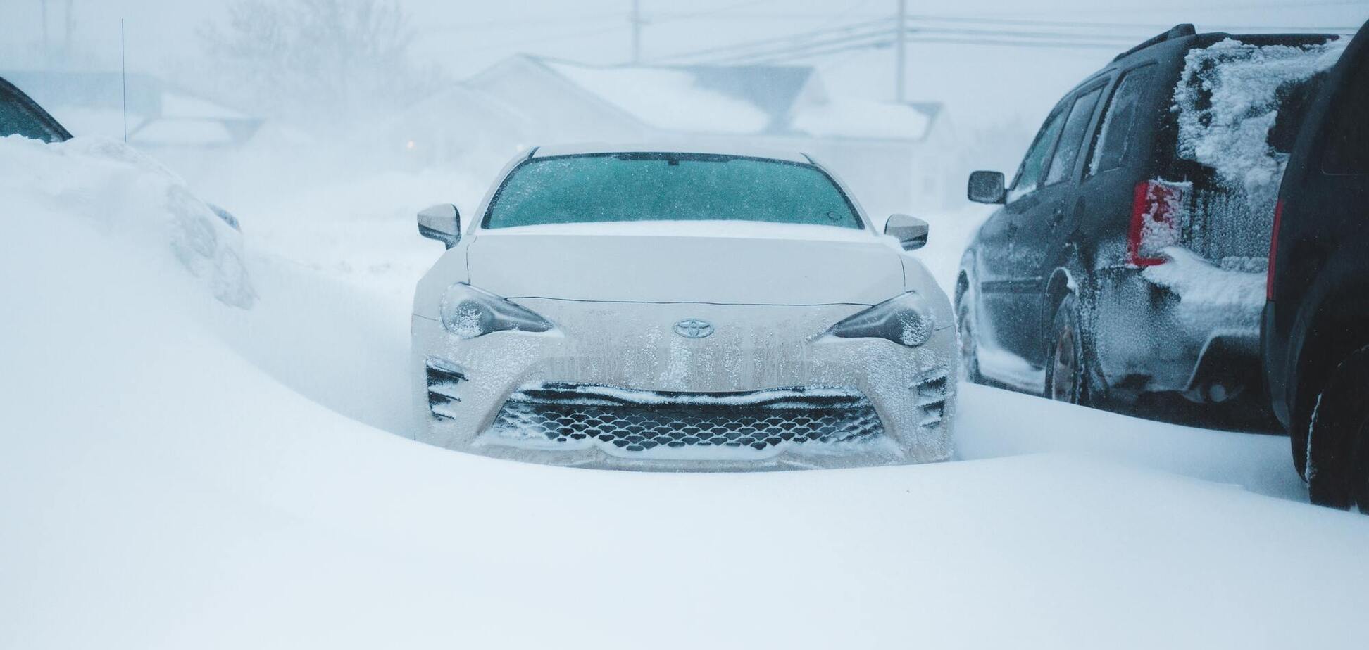 Авто в снігу