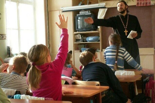 У МОН пояснили специфіку введення предмету 'основи християнської етики'