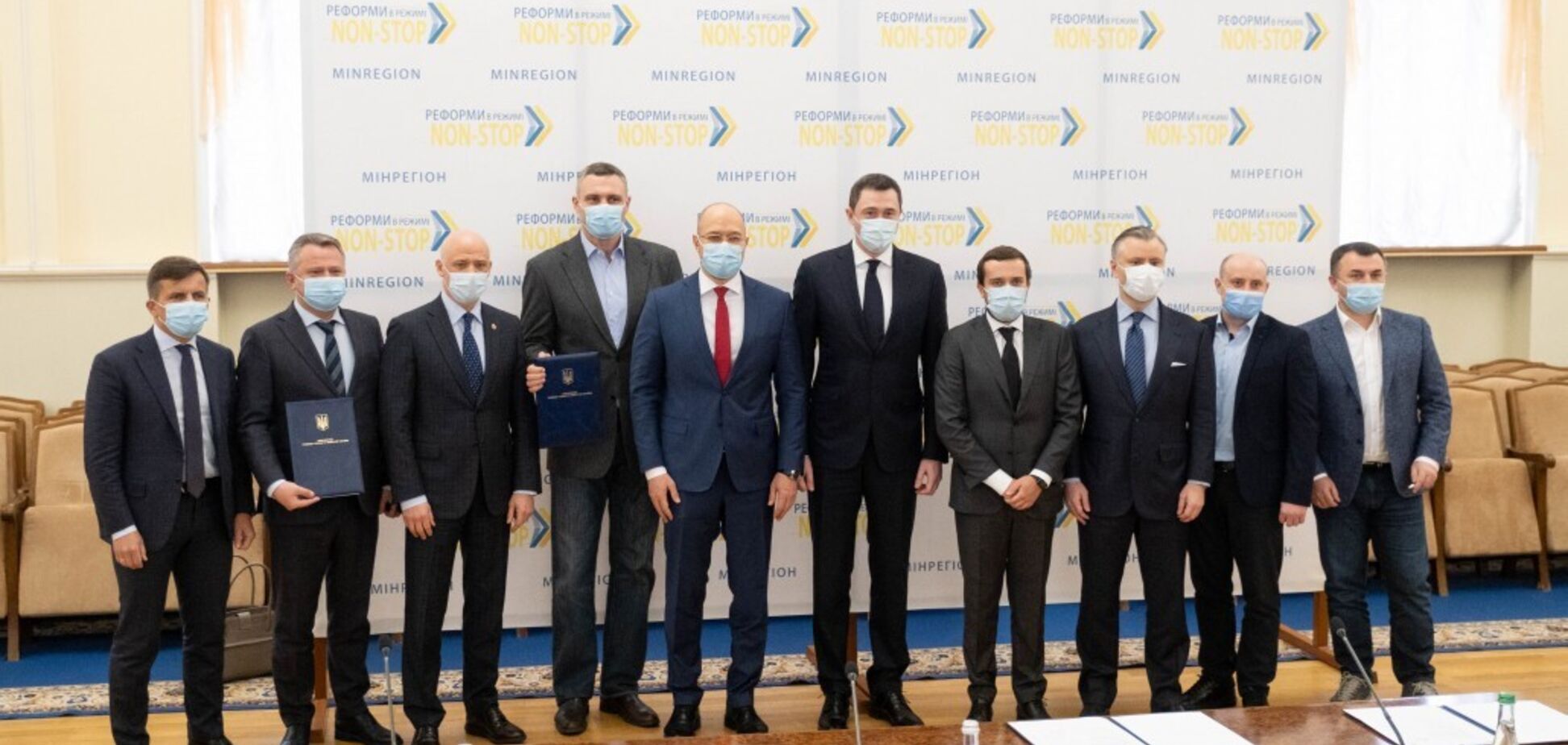 Кабмин, НКРЭКУ, «Нафтогаз» и мэры подписали Меморандум о тарифах на тепло и горячую воду