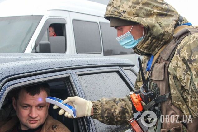 'Мы живем среди смерти': жителей Донбасса оставили один на один с COVID-19