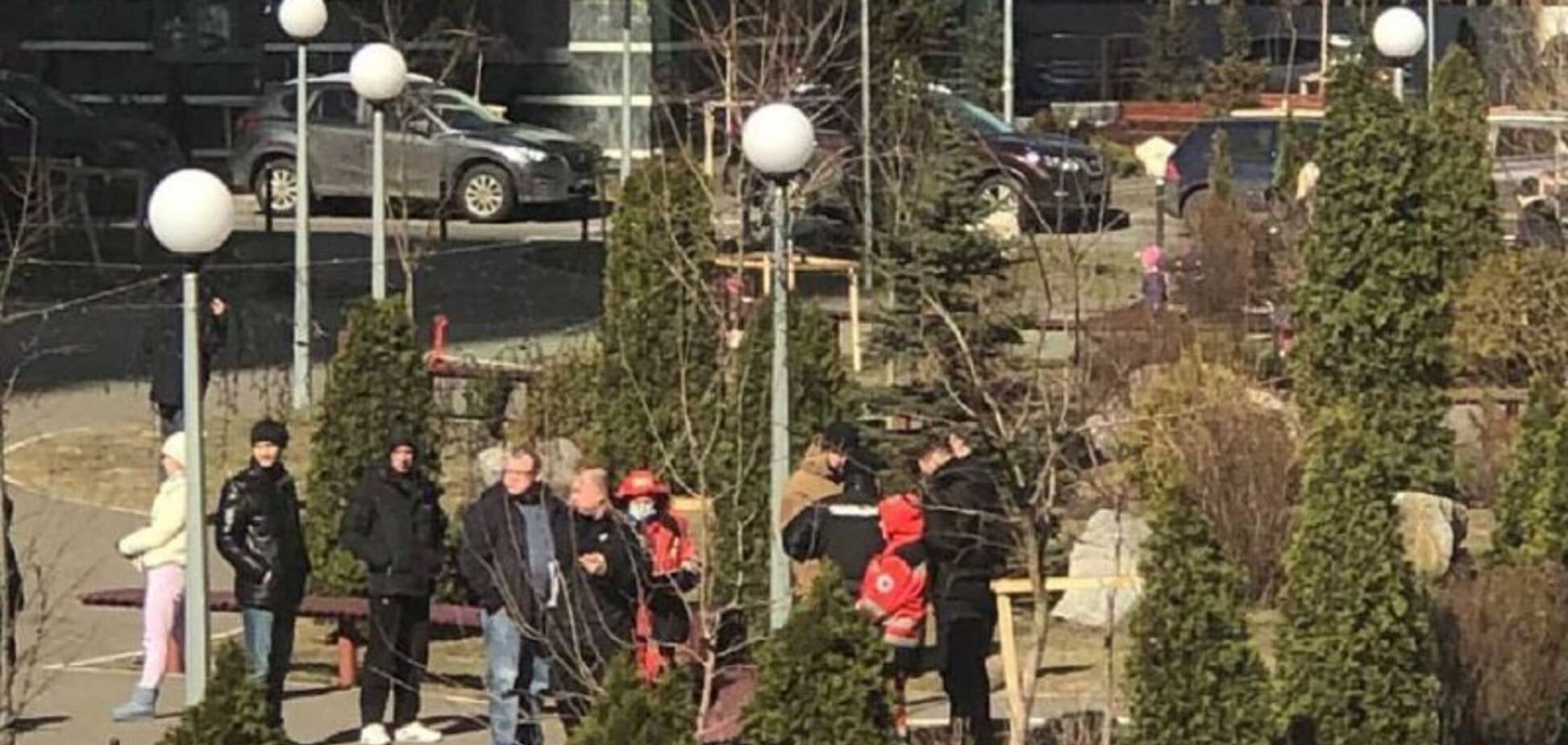 В Киеве женщина выпала из окна многоэтажки