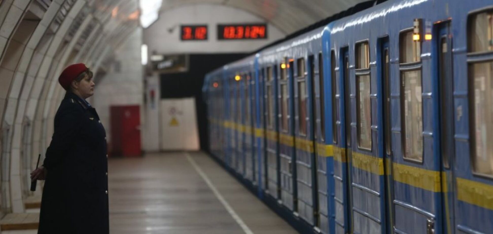 Ежедневно метрополитен перевозит сотни тысяч пассажиров