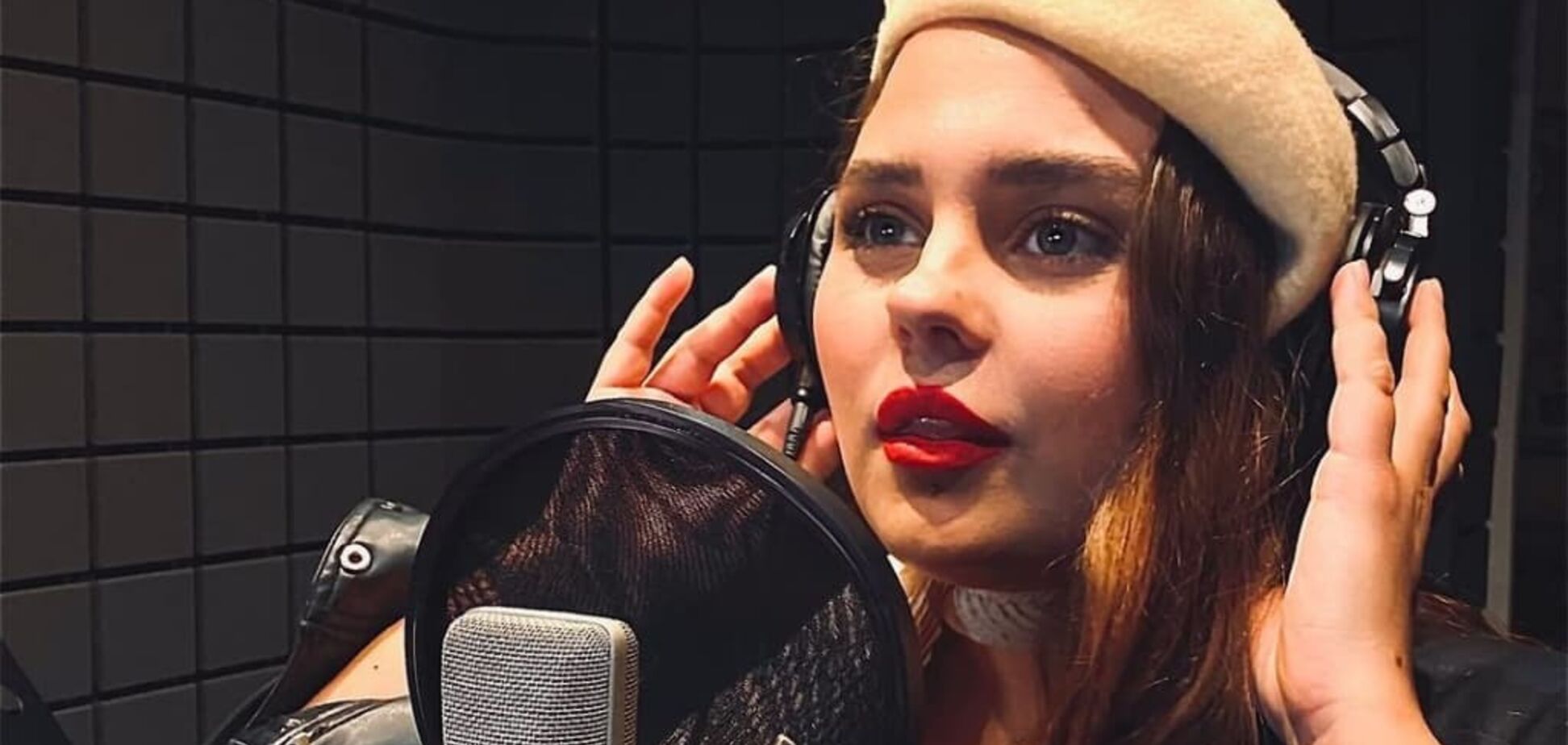 Солистка группы KAZKA впервые рассказала о своем доме и семье