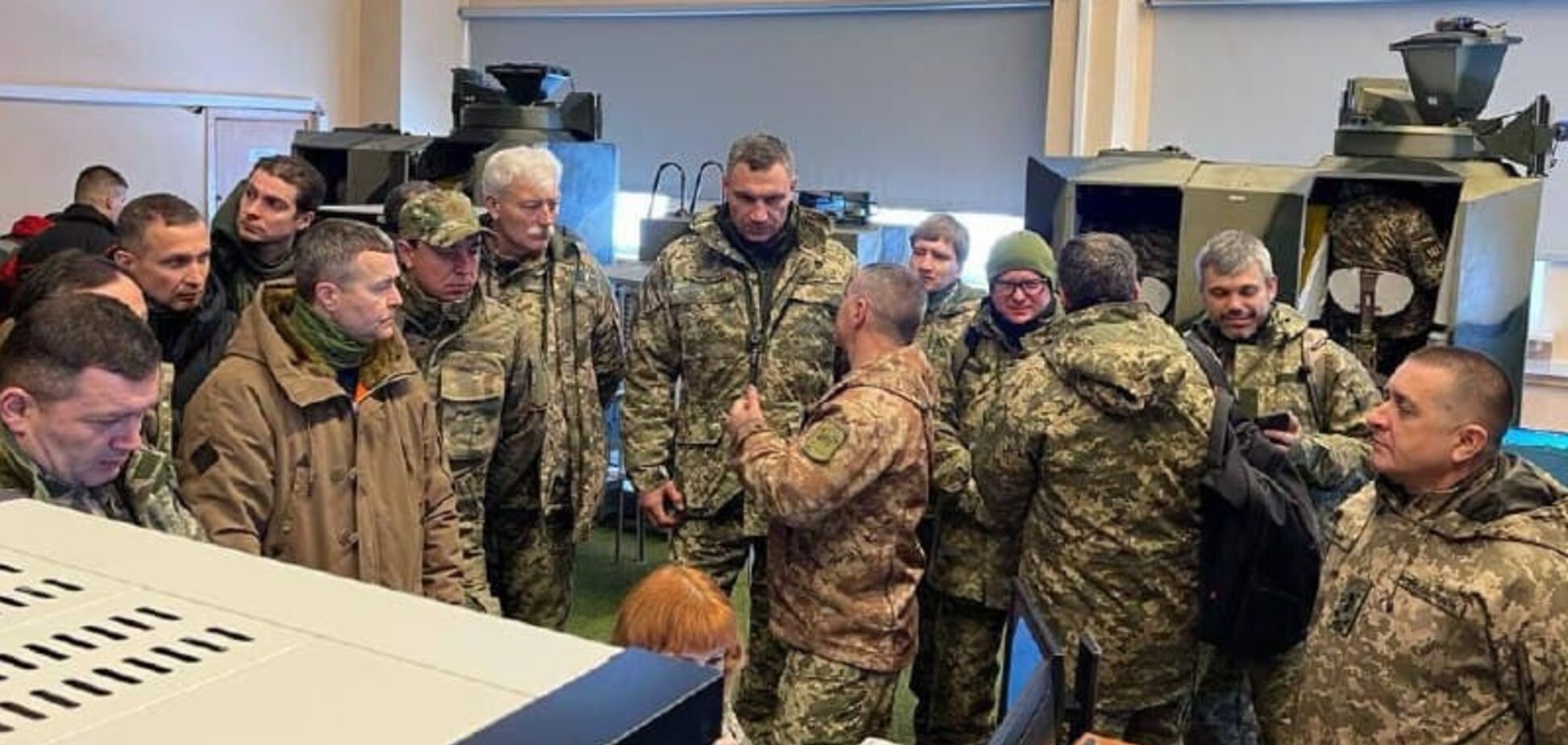 Кличко с главами районов Киева пострелял на полигоне. Фото подготовки