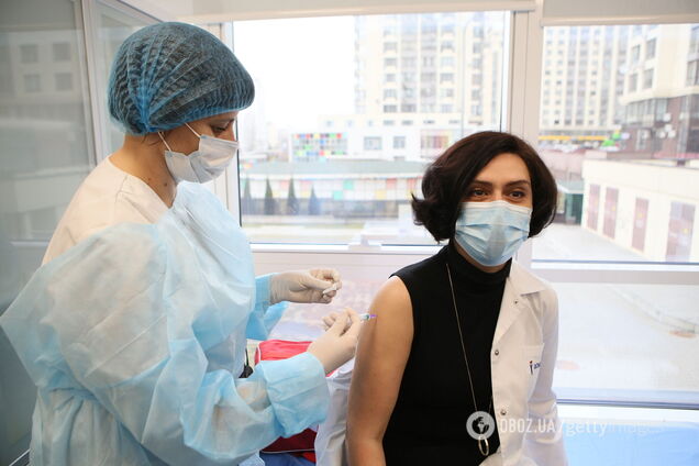 В Украине за сутки от COVID-19 вакцинировали 2 тысячи человек