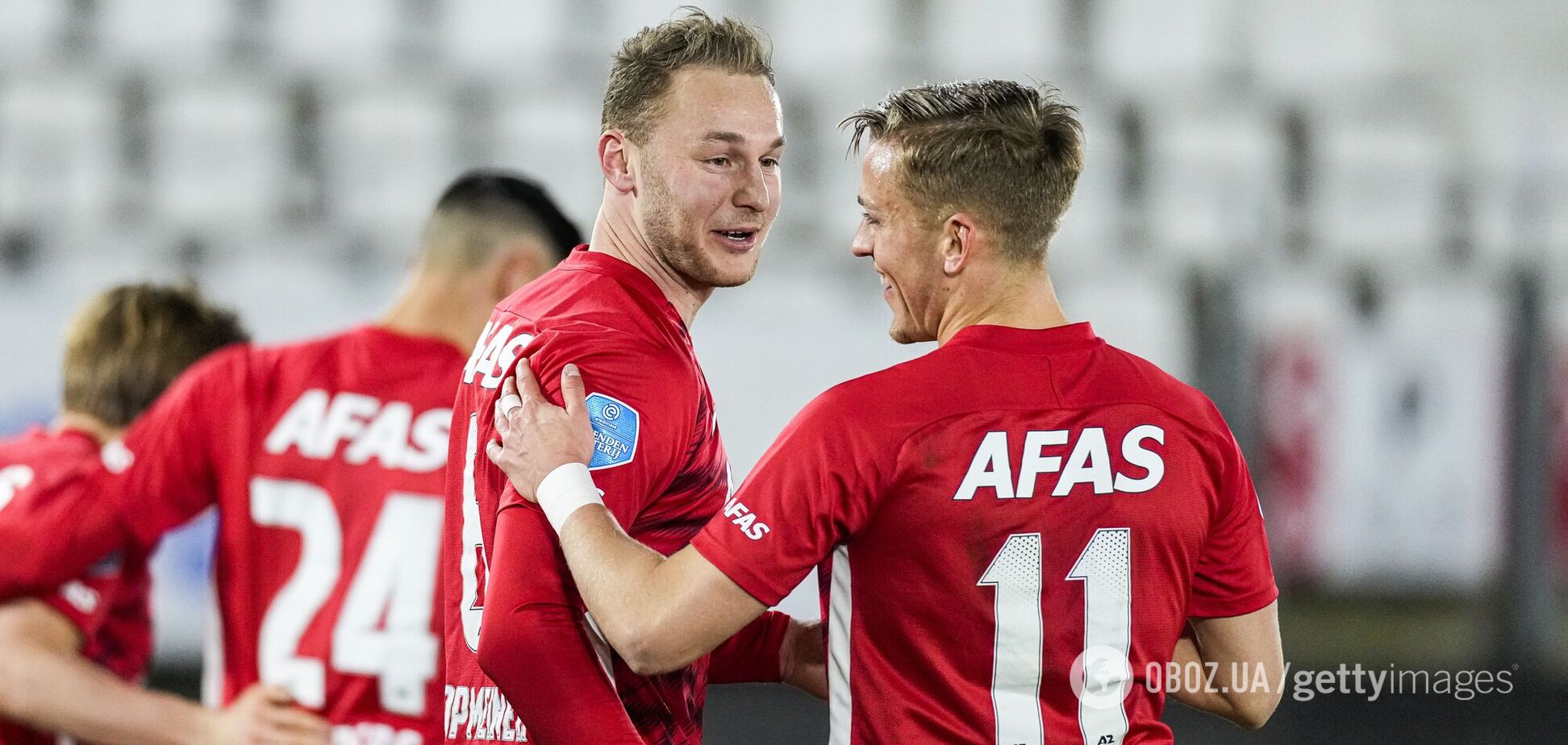 Игроки АЗ празднуют гол