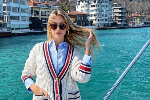 Никитюк похвасталась подтянутым прессом в коротком топе