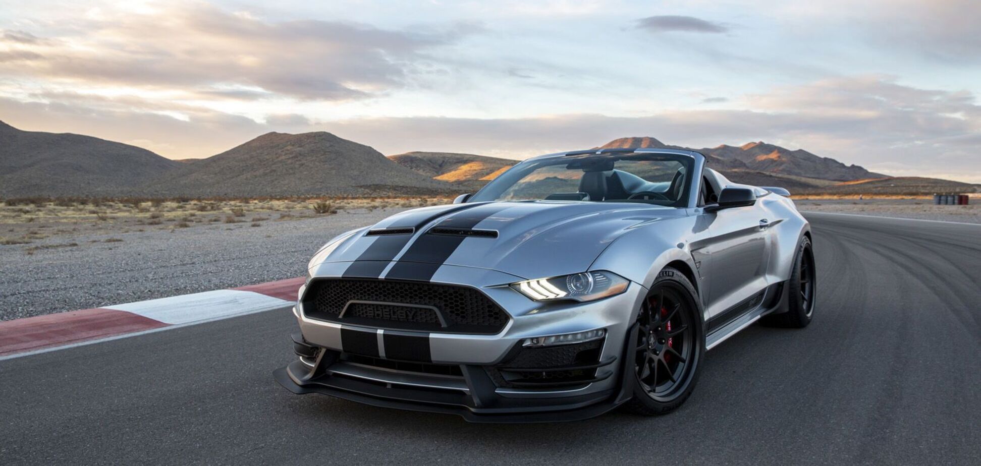 Shelby American створив пам'ятну версію Super Snake Speedster