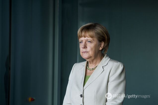 Ангела Меркель продемонструвала ділової образ в улюбленому гірчичному жакеті
