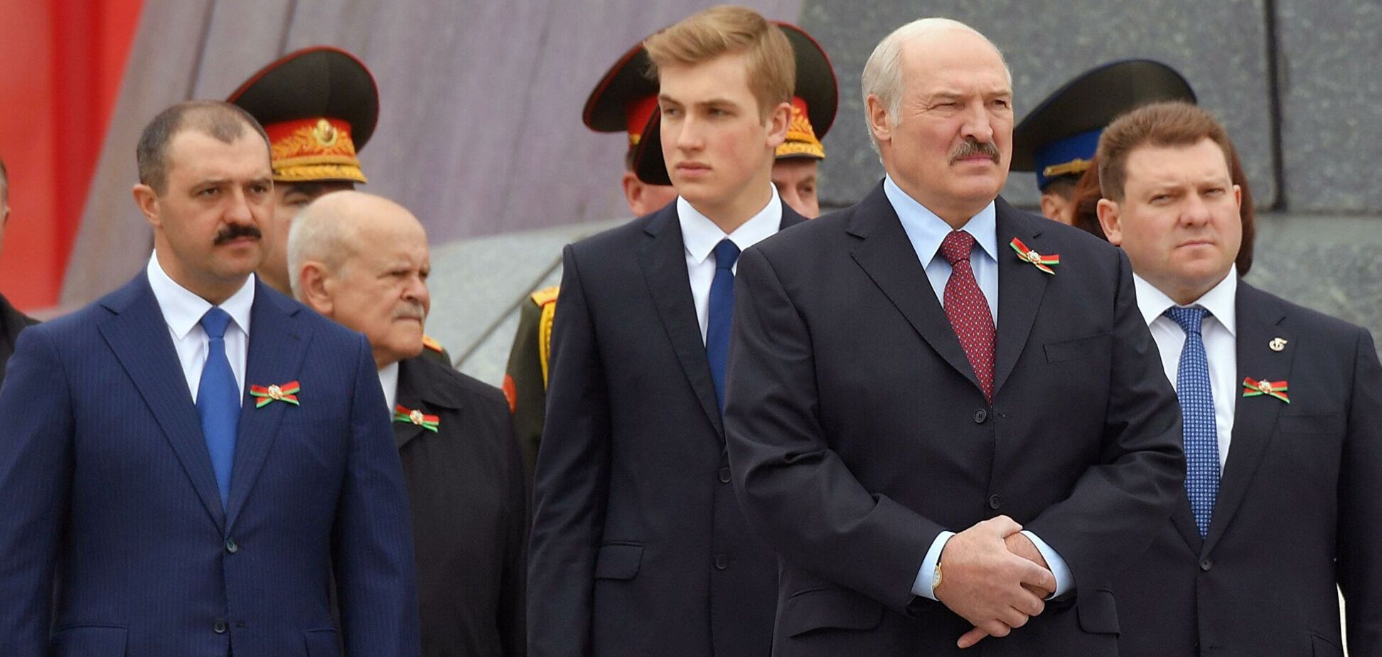 Александр Лукашенко с сыновьями