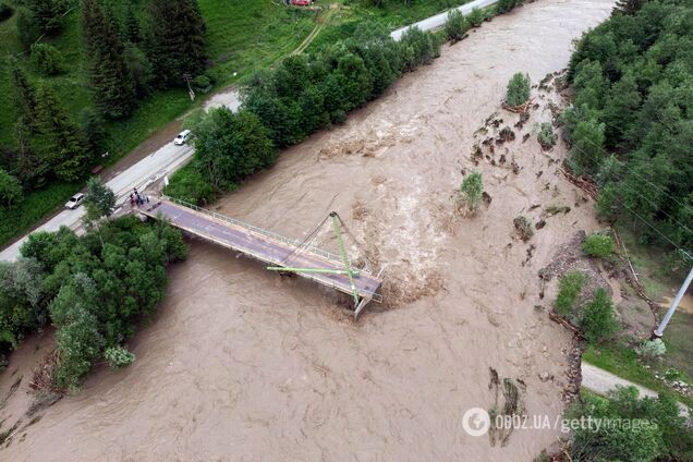 Рятувальники попередили про лавини та паводки в Україні. Карта