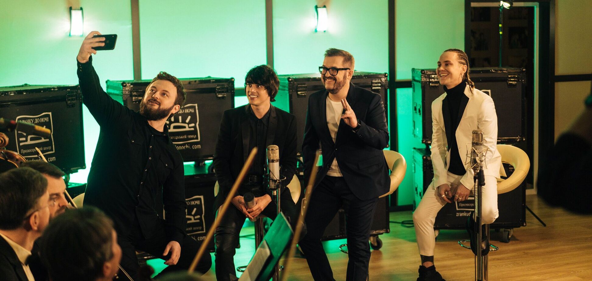 Пономарев с Дзидзьо и другими звездами презентовали главный хит весны. Видео