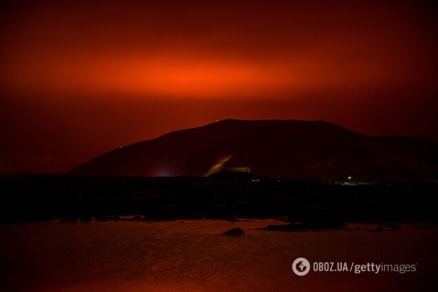 В Исландии произошло извержение вулкана: отменили полеты и запретили покидать дома. Видео