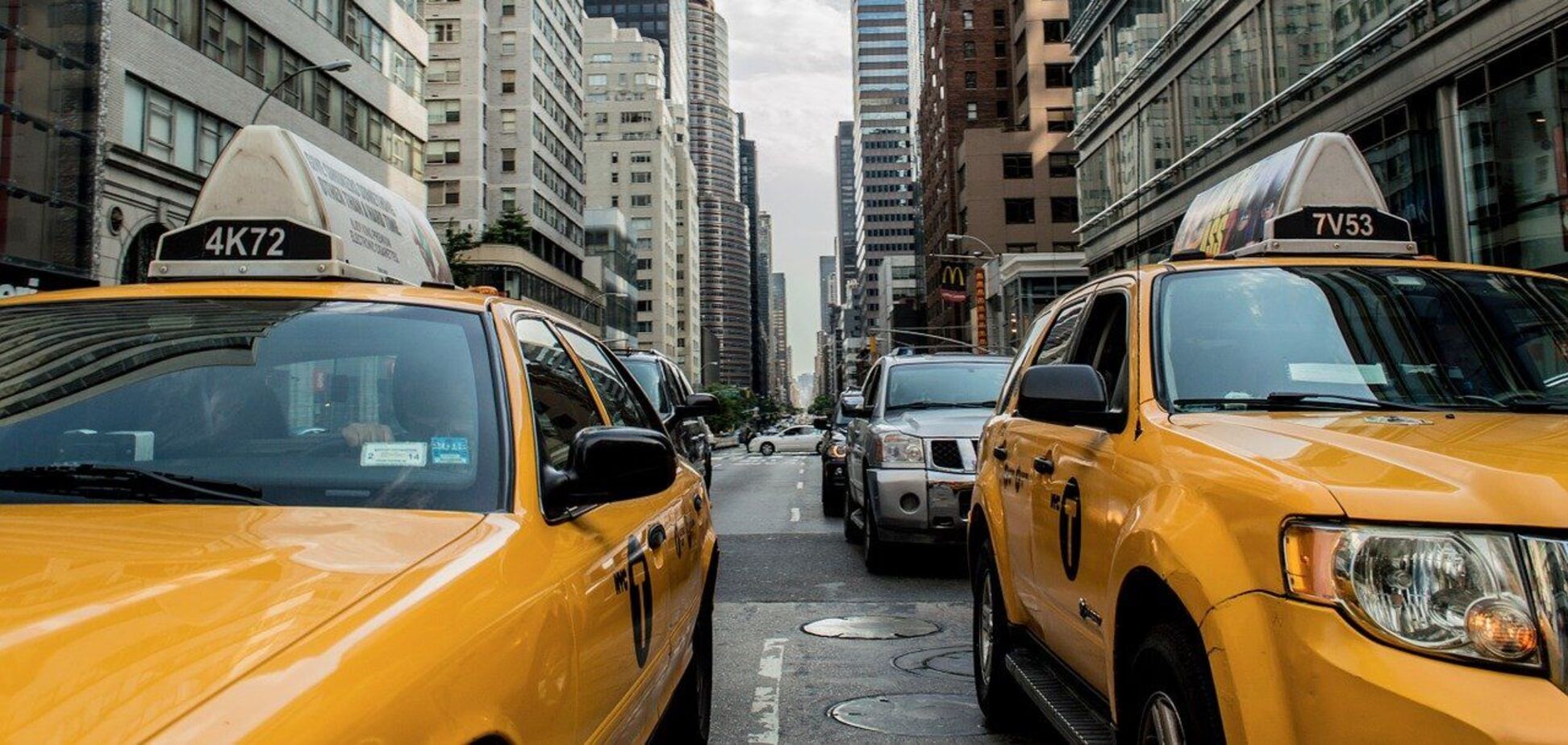 Водитель такси должен обладать многими качествами, чтобы успешно работать.