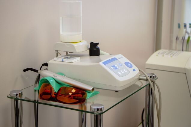 В Киеве стоматолога подозревают в покушении на убийство бабушки, в мошенничестве и грабежах