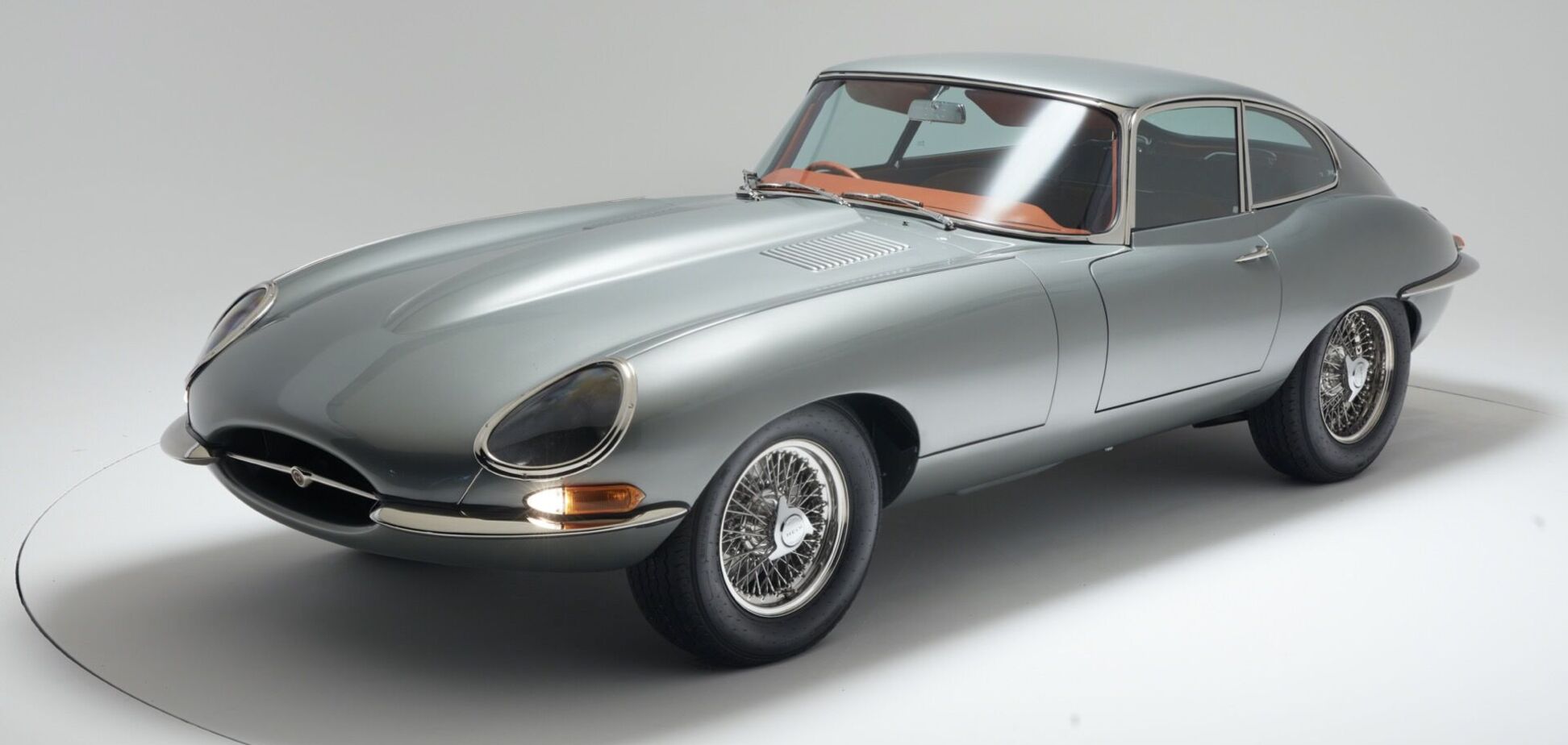 Компания Helm показал рестомод классического E-type