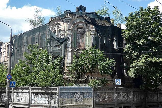 В Киеве разрушается старинный дом купца Вертипороха