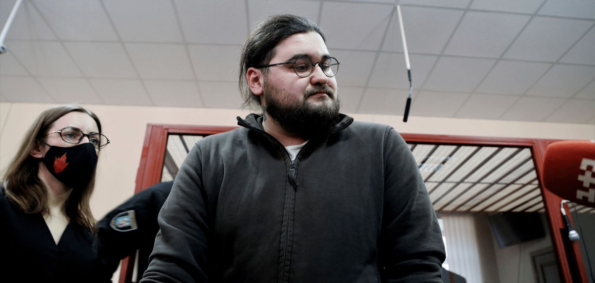 Подозреваемый в погромах на Банковой ветеран АТО признал, что его осудили за дезертирство