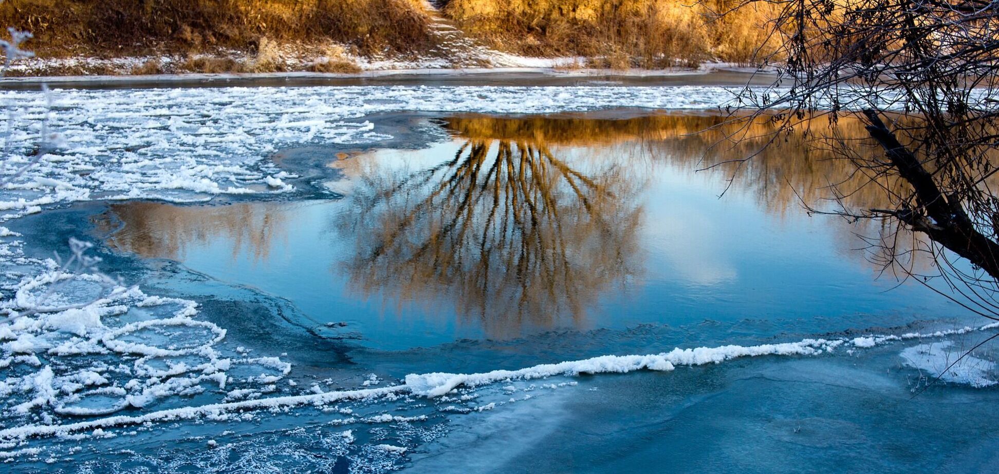 Лед на реке
