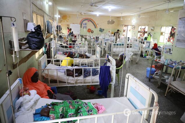 В Африке от неизвестной болезни умерла девочка, еще 30 детей заболели