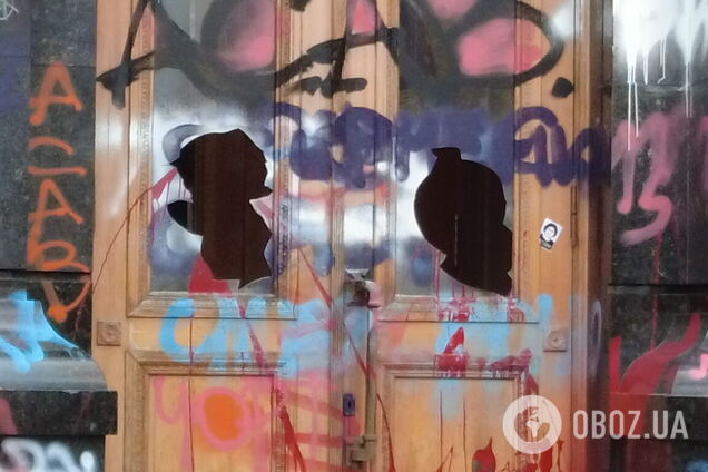 Двери Офиса президента