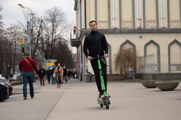 У Дніпрі з'явився шеринг самокатів