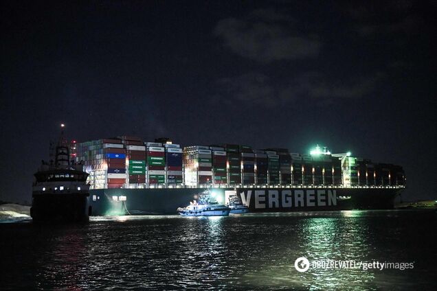 Ever Given сняли с мели в Суэцком канале