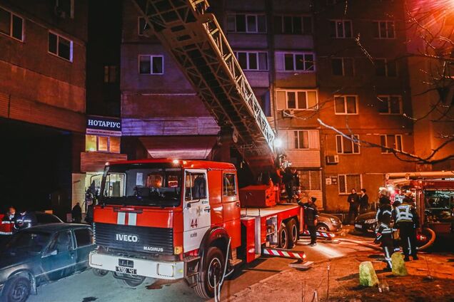 У Києві сталася масштабна пожежа в багатоповерхівці