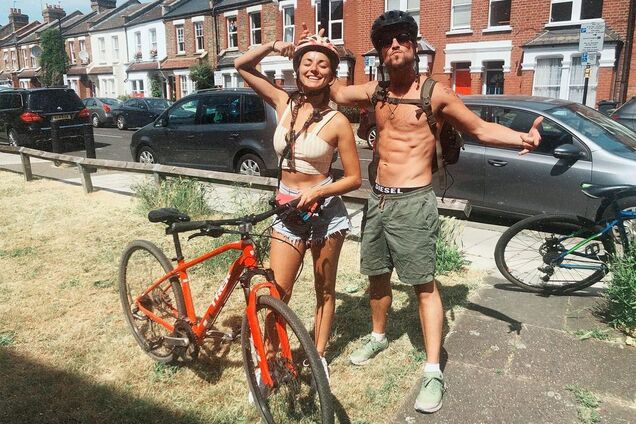 Влюбленные 'обменялись телами' на новой оптической иллюзии. Фото