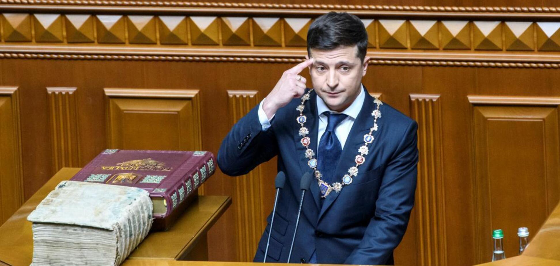 Зеленский удлинил цепь на знаке президента