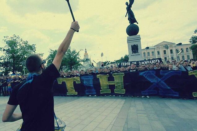 Болельщики 'Металлиста' на марше