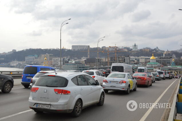 Тянучки есть на всех мостах города